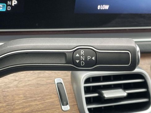 Certified 2025 Mercedes-Benz GLS 450 4MATIC image 39