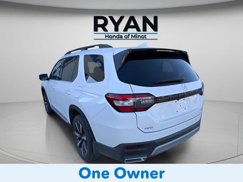 Used 2023 Honda Pilot Touring image 7