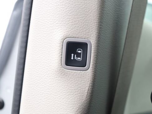 Used 2024 Chrysler Pacifica Limited image 24