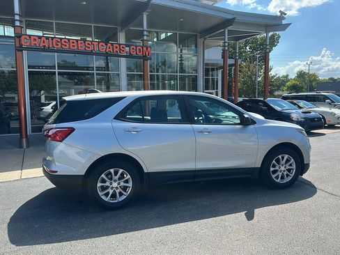 Used 2021 Chevrolet Equinox LS FWD image 2