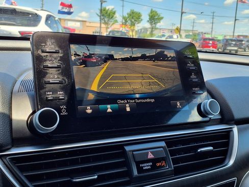 Used 2018 Honda Accord EX image 8
