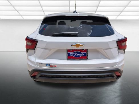 New 2026 Chevrolet Trax LS w/ LS Convenience Package FWD image 26