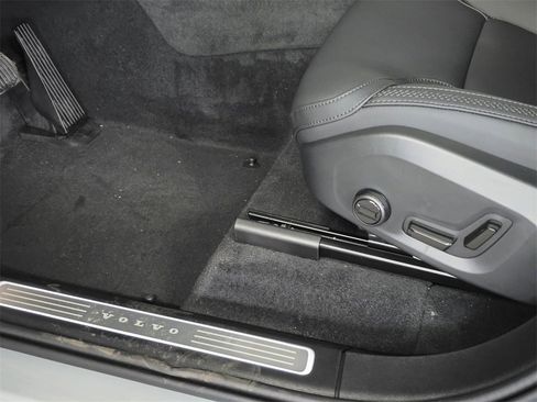 New 2026 Volvo XC90 T8 Plus w/ Protection Package Premier image 21