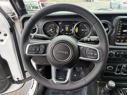 Used 2023 Jeep Wrangler Unlimited Sahara w/ Cold Weather Group AWD/4WD image 22