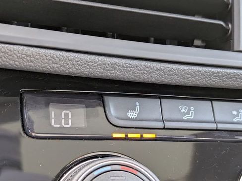Used 2024 Volkswagen Jetta SE FWD image 24