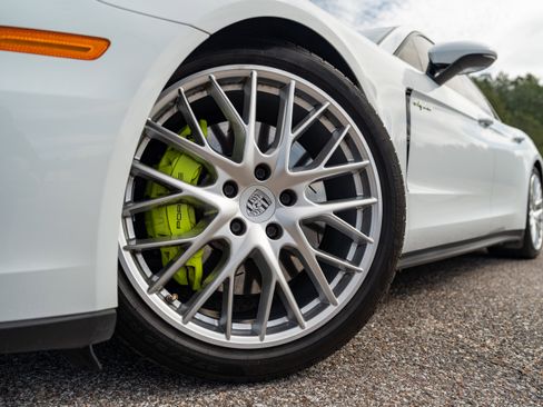 Used 2020 Porsche Panamera 4 image 36