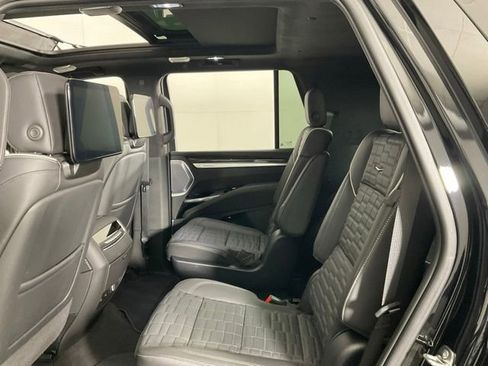 Used 2025 Cadillac Escalade V AWD/4WD image 30
