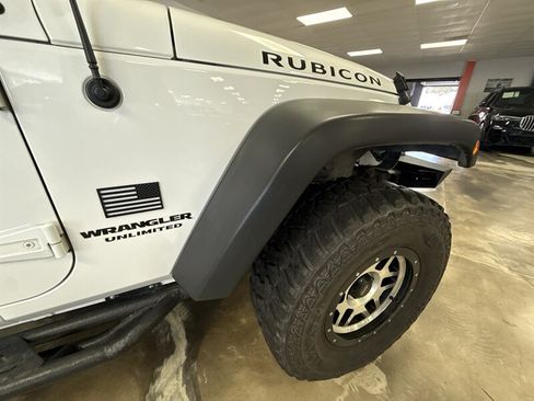 Used 2016 Jeep Wrangler Unlimited Rubicon w/ Connectivity Group AWD/4WD image 9