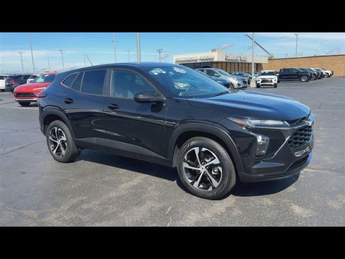 Used 2024 Chevrolet Trax RS w/ Driver Confidence Package image 2