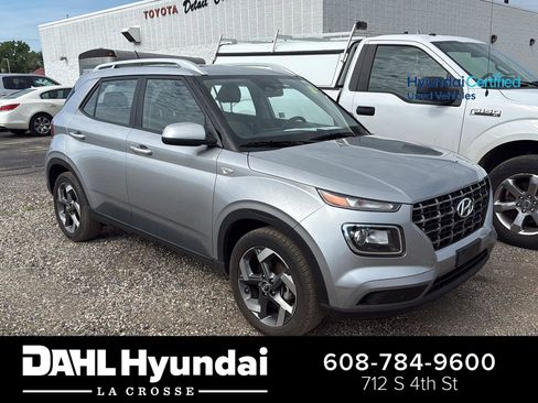 Used 2024 Hyundai Venue SEL FWD image 1