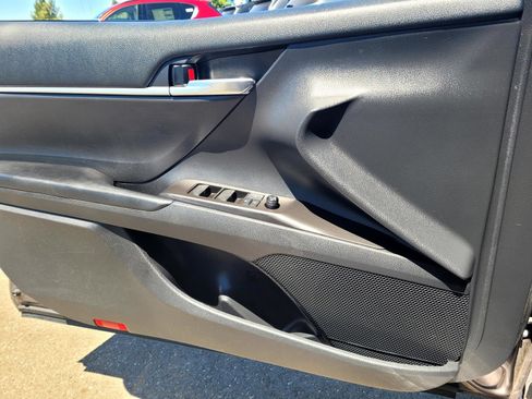 Used 2021 Toyota Camry SE FWD image 22