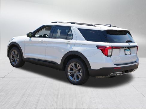 Used 2026 Ford Explorer Active w/ Active Comfort Package AWD/4WD image 5