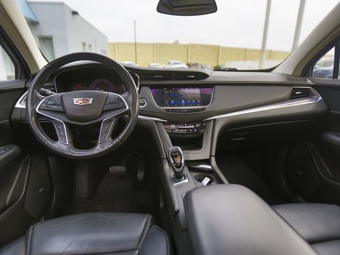 Used 2018 Cadillac XT5 Luxury w/ Driver Awareness Package image 12