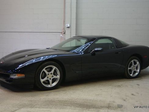Used 2001 Chevrolet Corvette Coupe image 18