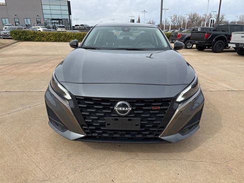 Used 2024 Nissan Altima 2.5 SR image 2