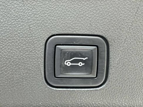 Used 2022 GMC Yukon SLT w/ SLT Premium Package RWD image 15