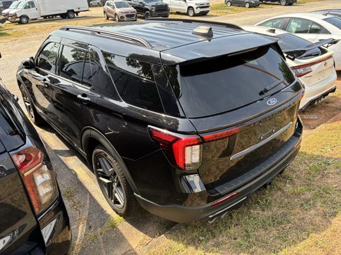 Used 2025 Ford Explorer ST AWD/4WD image 6