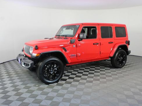 Used 2025 Jeep Wrangler Unlimited Sahara w/ Safety Group AWD/4WD image 2