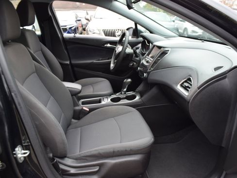 Used 2019 Chevrolet Cruze LT image 22