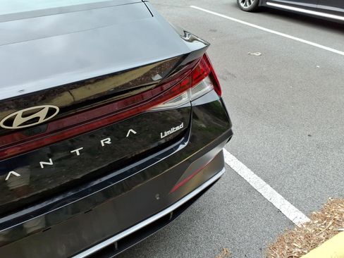 Certified 2024 Hyundai Elantra Limited FWD image 16