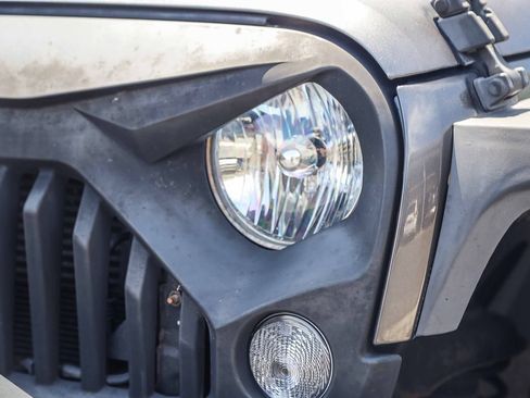 Used 2018 Jeep Wrangler Sport AWD/4WD image 12