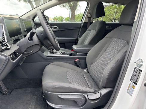 Used 2025 Kia Sportage LX FWD image 22
