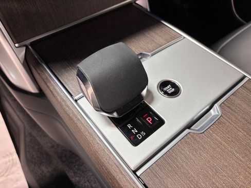 New 2025 Land Rover Range Rover Long Wheelbase SE image 15