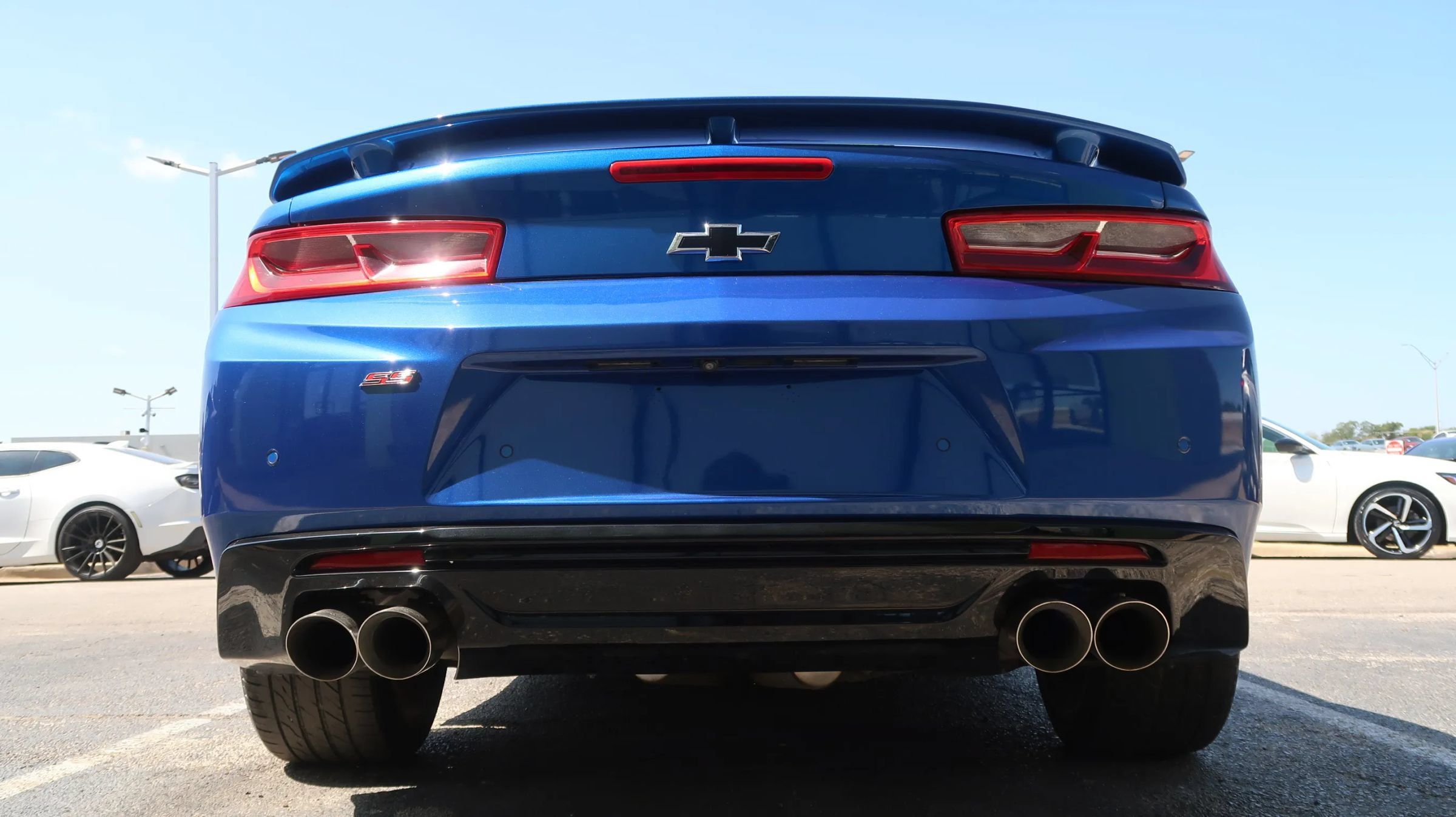Used 2018 Chevrolet Camaro SS RWD image 11