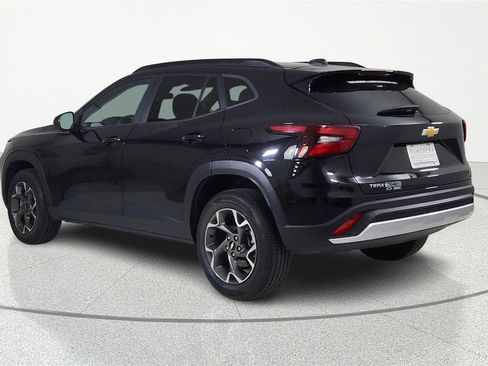 Used 2024 Chevrolet Trax LT image 3