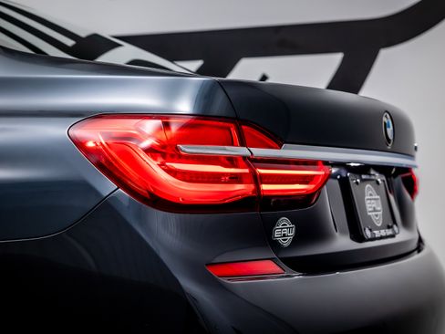 Used 2019 BMW 740i w/ Executive Package image 12