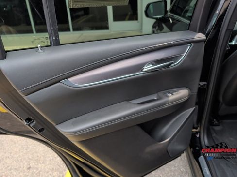 Used 2023 Cadillac XT6 Luxury w/ LPO, Floor Liner Package AWD/4WD image 13