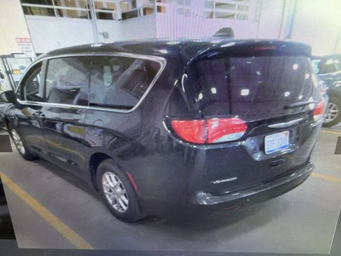 Used 2023 Chrysler Voyager LX FWD image 4