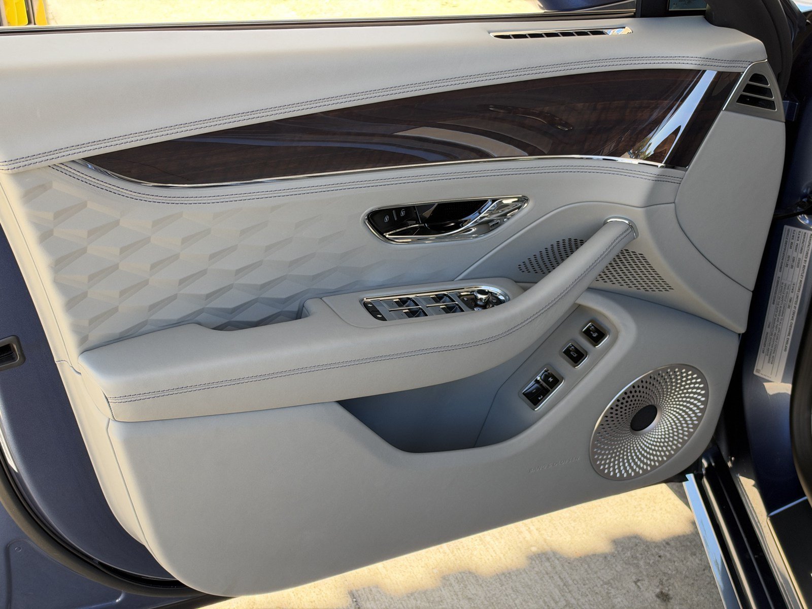 Certified 2025 Bentley Flying Spur Plug-In Hybrid AWD/4WD image 14