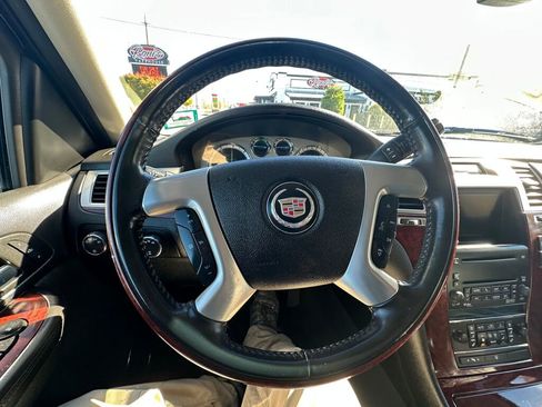 Used 2009 Cadillac Escalade 4WD Hybrid image 13