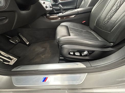 Used 2022 BMW 750i xDrive w/ Executive Package image 31