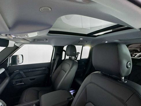 Used 2025 Land Rover Defender 130 X-Dynamic SE image 14