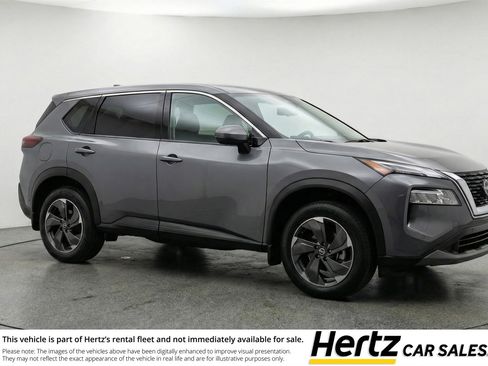 Used 2025 Nissan Rogue SV image 1