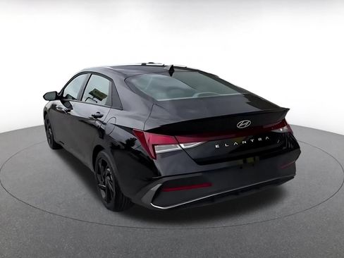 Used 2026 Hyundai Elantra Sport FWD image 11