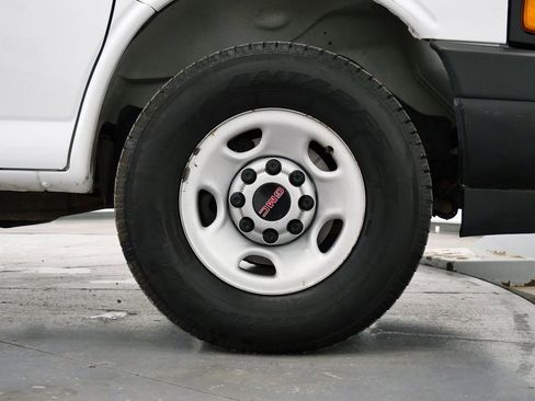 Used 2022 GMC Savana 2500 Extended RWD image 35
