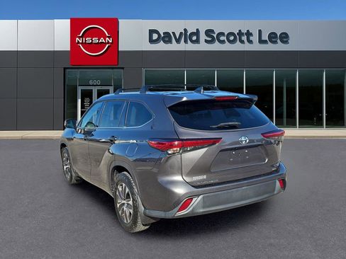 Used 2021 Toyota Highlander XLE image 8