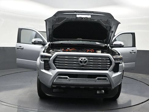 Used 2025 Toyota Tacoma Limited AWD/4WD image 36