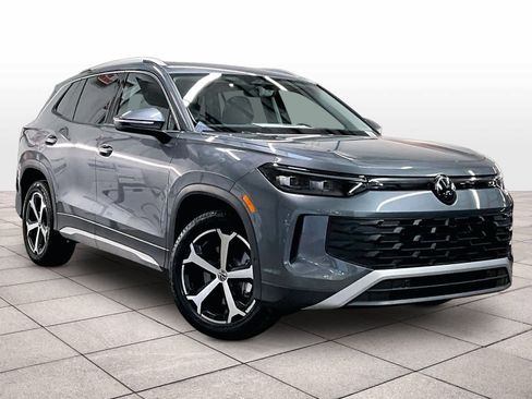 New 2026 Volkswagen Tiguan SE image 2