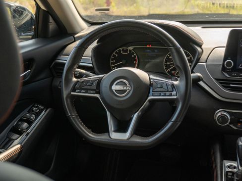 Used 2025 Nissan Altima 2.5 SR FWD image 20