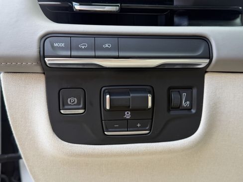 Used 2021 Cadillac Escalade ESV Premium Luxury Platinum RWD image 12