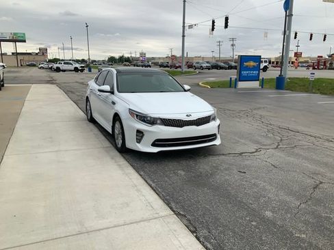 Used 2018 Kia Optima S w/ Panoramic Sunroof Package FWD image 4