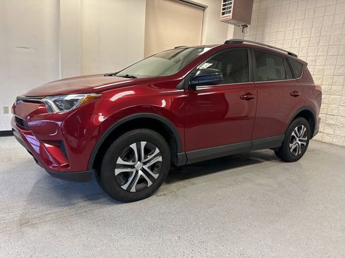 Used 2018 Toyota RAV4 LE image 33