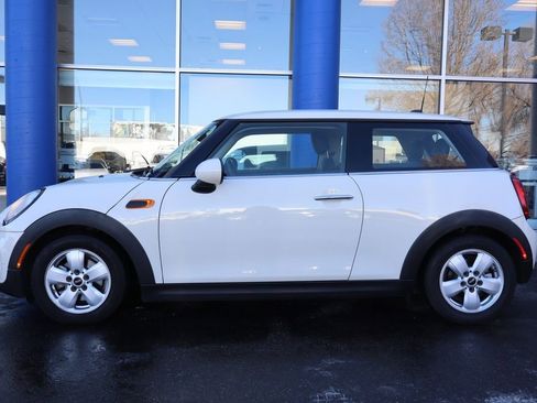 Used 2017 MINI Cooper 2-Door Hardtop image 2