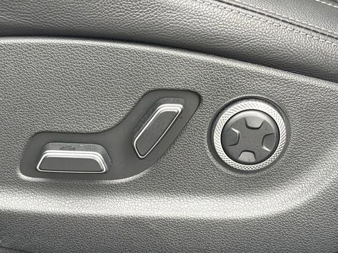 Certified 2026 Genesis GV70 2.5T AWD/4WD image 19