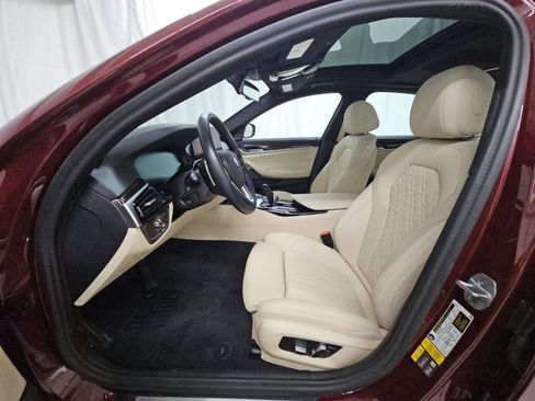 Used 2023 BMW 530e xDrive w/ Premium Package image 7