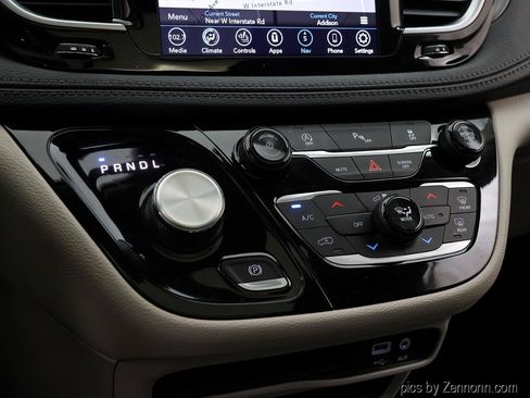 Used 2019 Chrysler Pacifica Limited FWD image 23